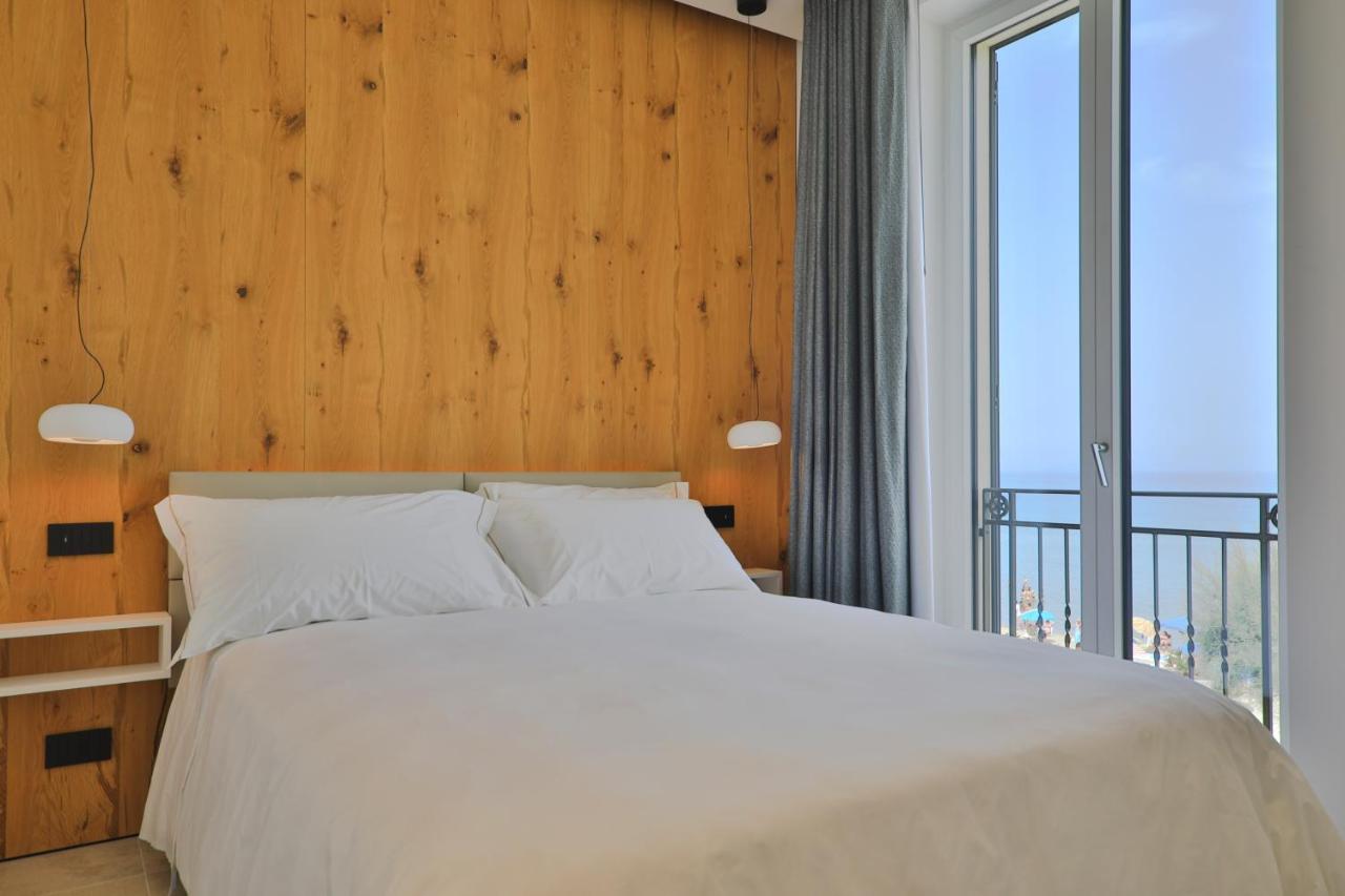 Deluxe Double Room Balcony Sea View,1124248170:JPEG