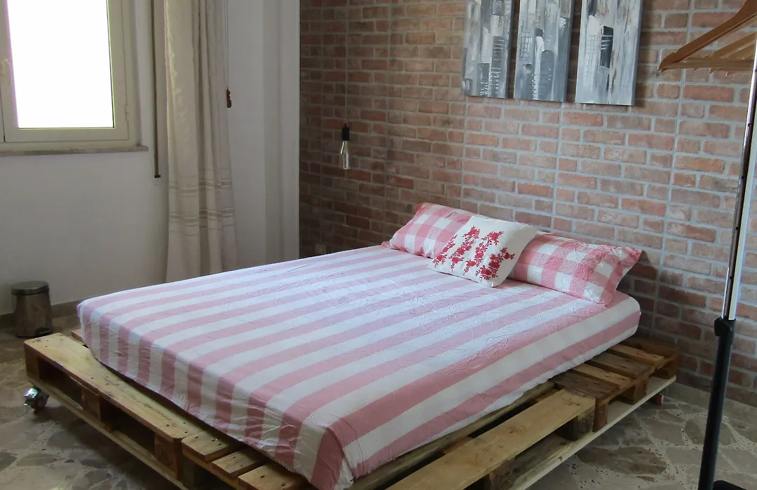 Tilde B&B-1